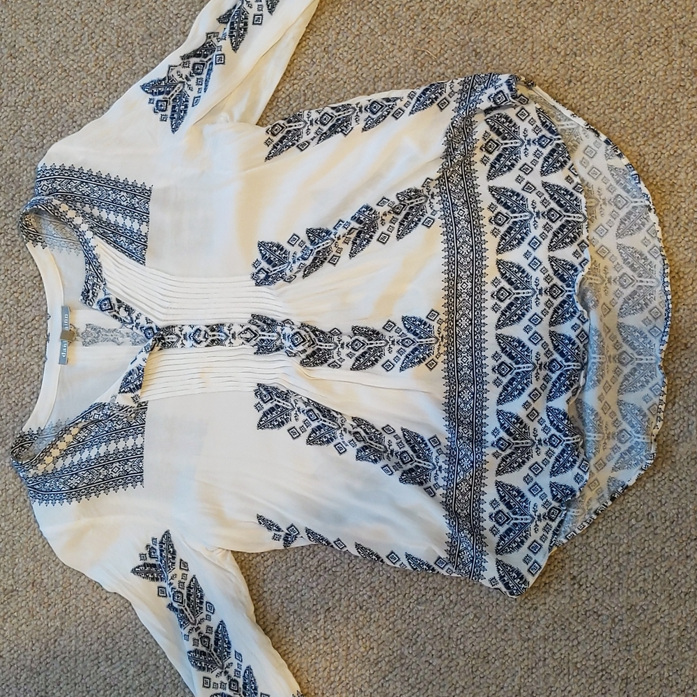 Danielrainn shirt, size large